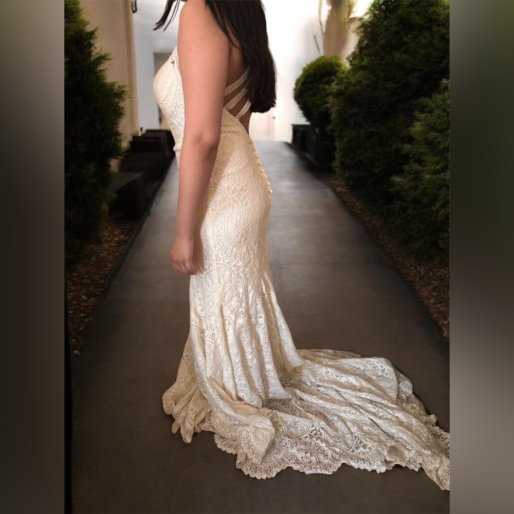 Allure Bridals Wilderly Bride “Julie F-147” Off-White/Sand Wedding Gown size 12 - Picture 3 of 10